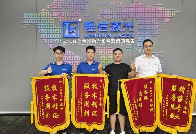 他們以“專業(yè)+敬業(yè)+高效”的服務(wù)為客戶解決后顧之憂，客戶紛紛發(fā)圈點(diǎn)贊！